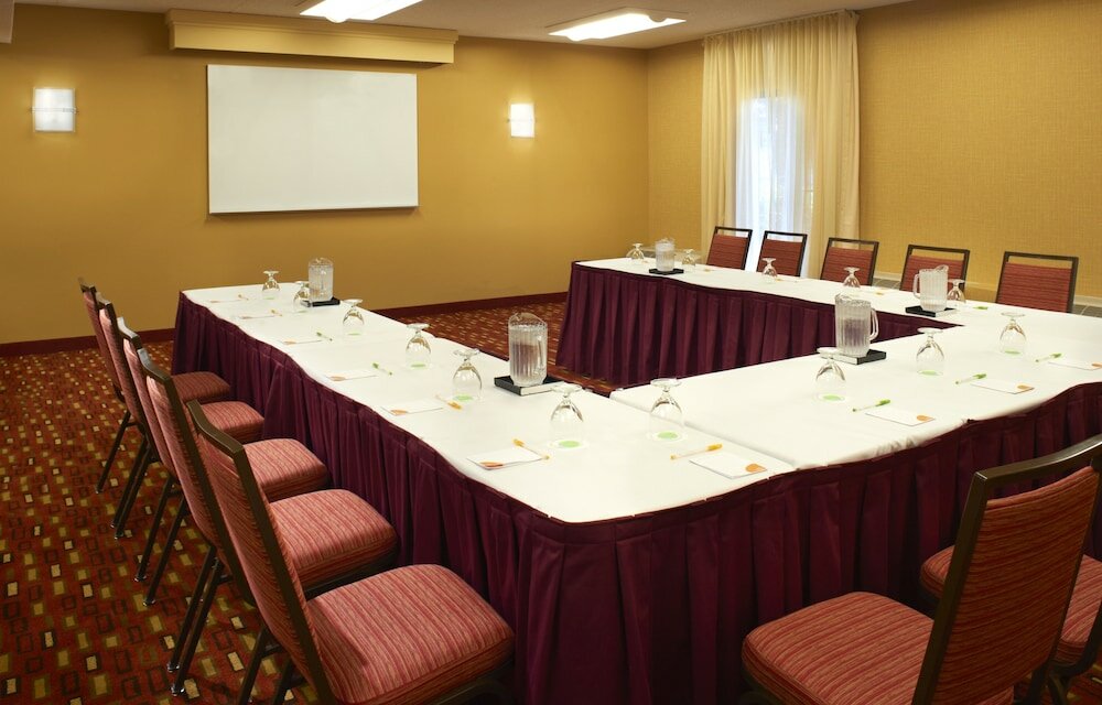 Фото Courtyard by Marriott Lexington North