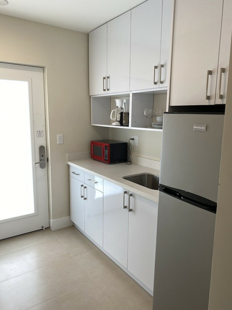 Фото The Diane Oceanfront Suites