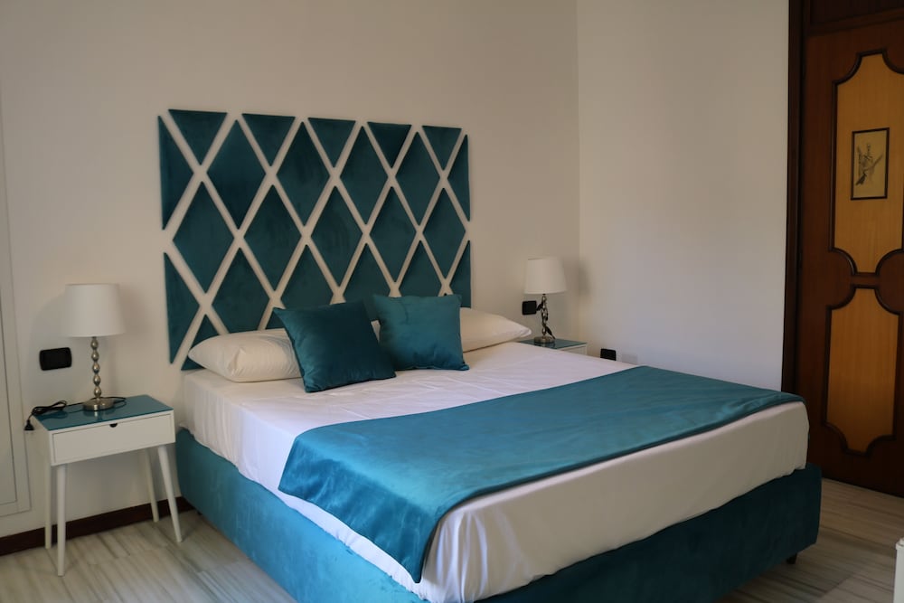 Фото Suite Napoli Riviera