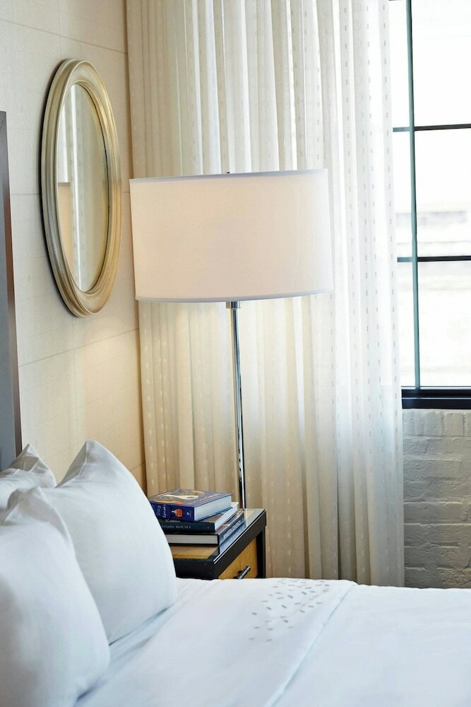 Фото Renaissance New Orleans Arts Warehouse District Hotel