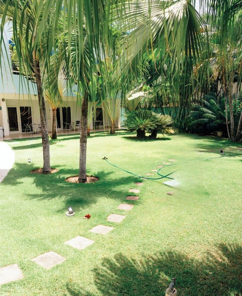 Фото New Garden Hotel