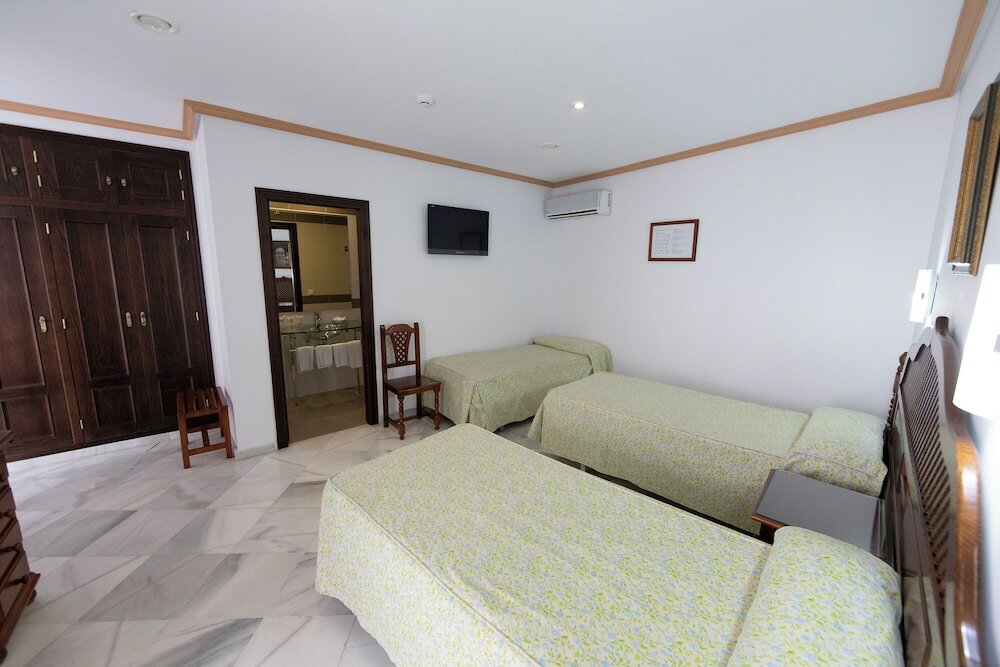 Фото Los Omeyas Hotel