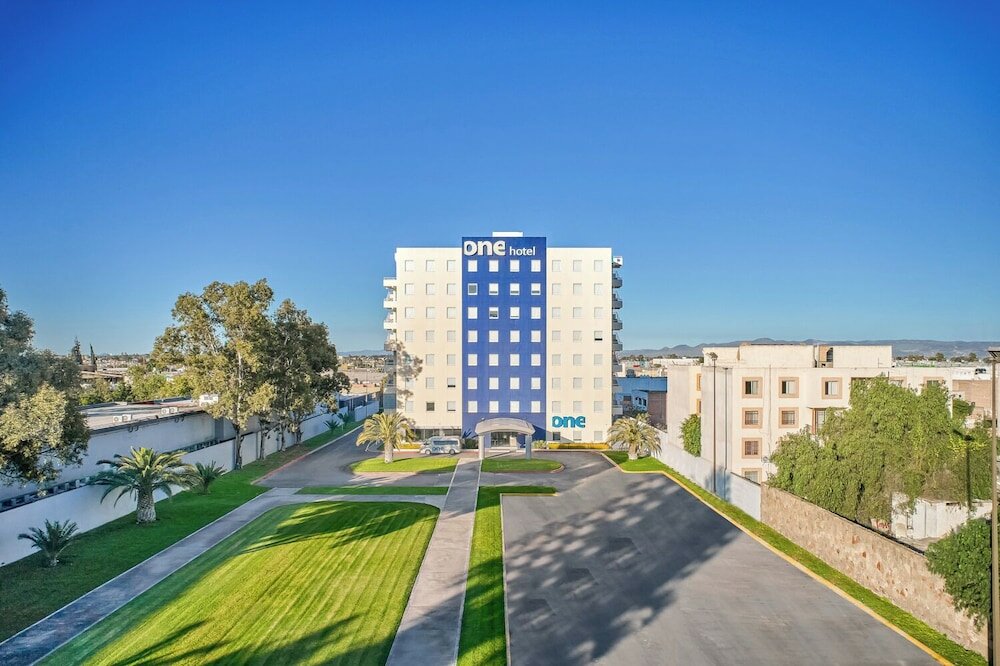 Фото One San Luis Potosi Glorieta Juarez