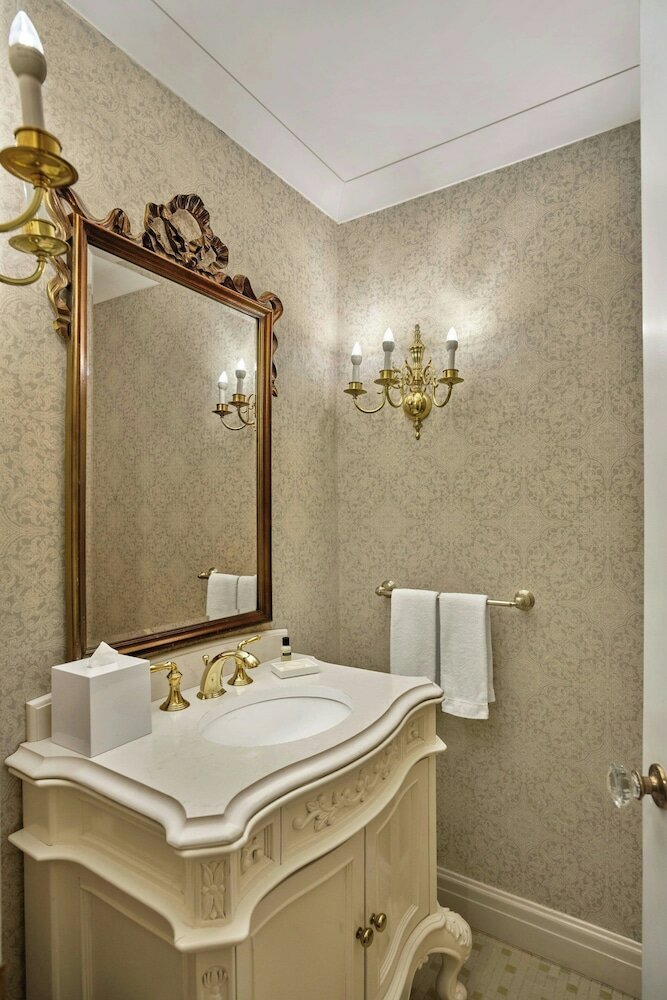 Фото The Hotel Saskatchewan Autograph Collection