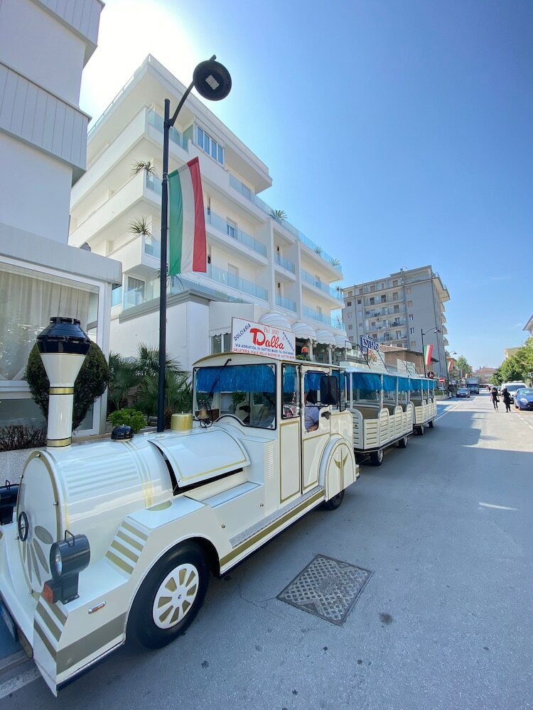 Фото отеля 3