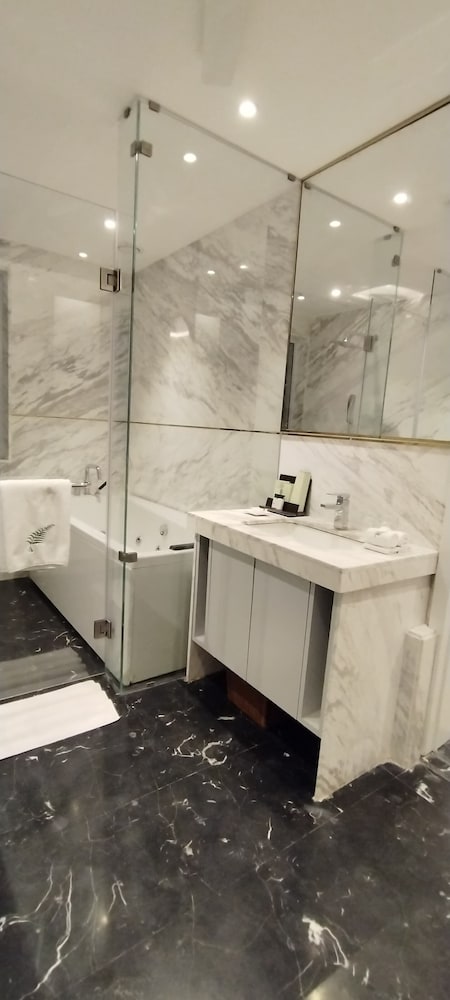 Фото Amanora The Fern Hotels & Club