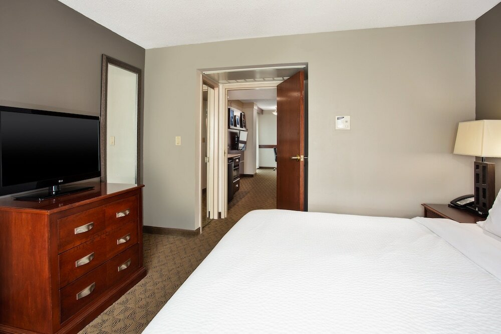 Фото Holiday Inn University Plaza-Bowling Green, an Ihg Hotel