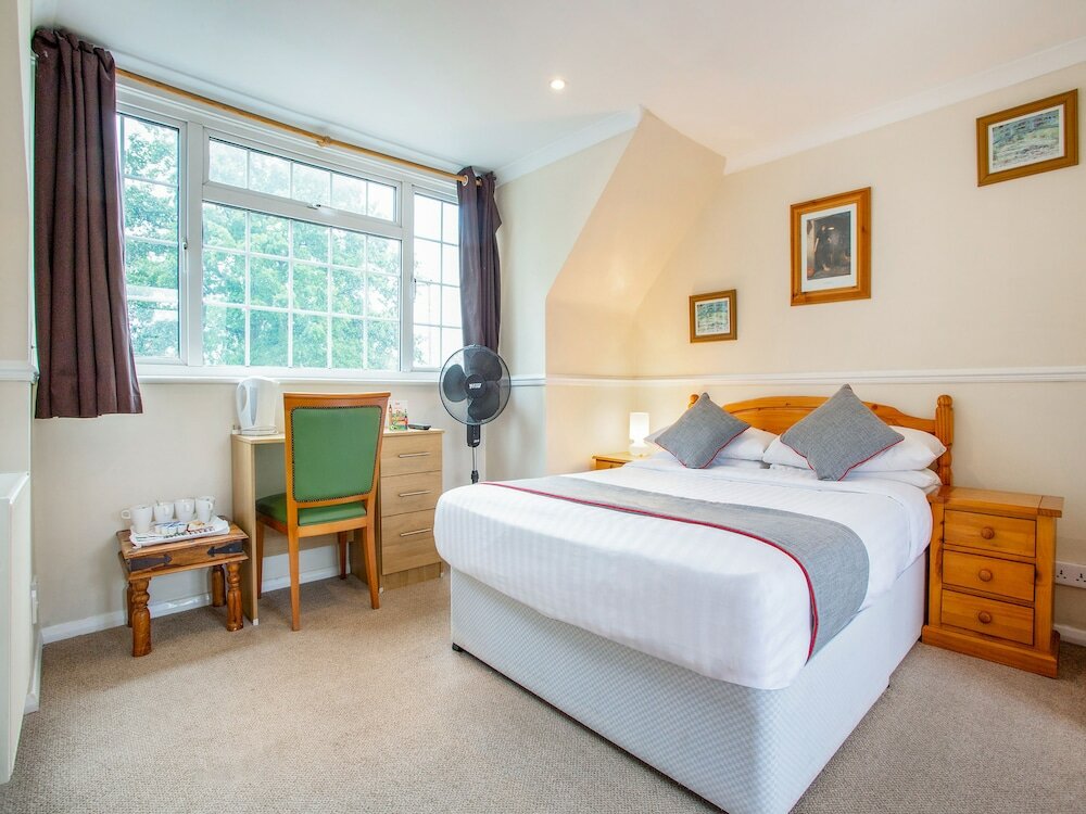 Фото Flexistay Ambers Gatwick Aparthotel