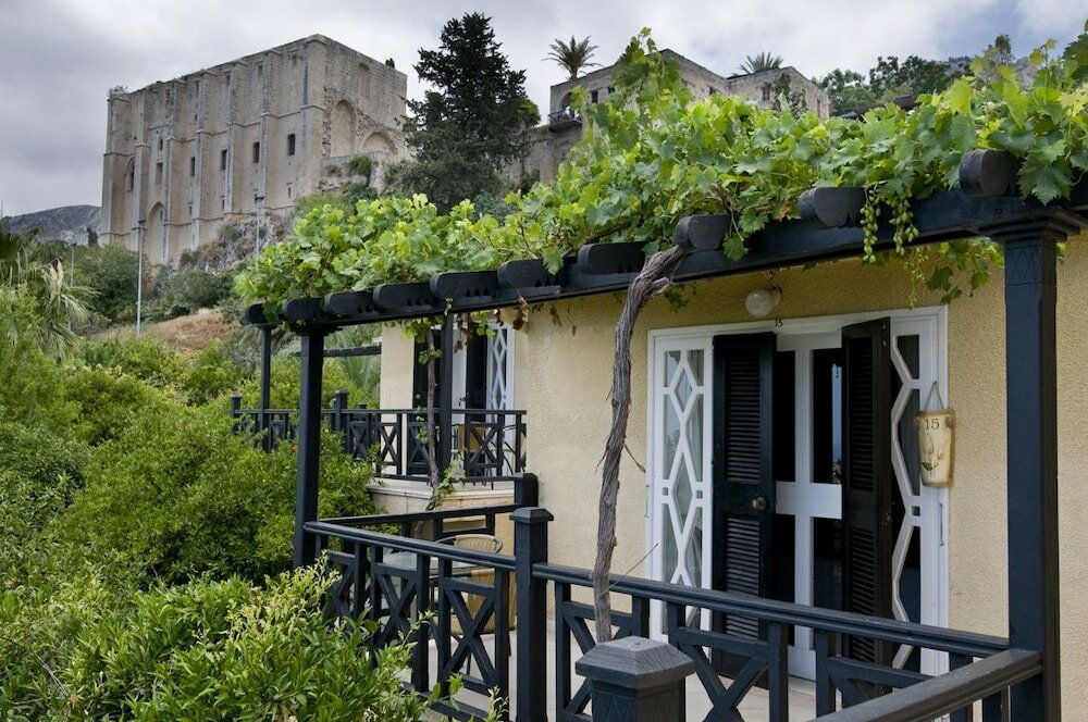 Фото Bellapais Gardens