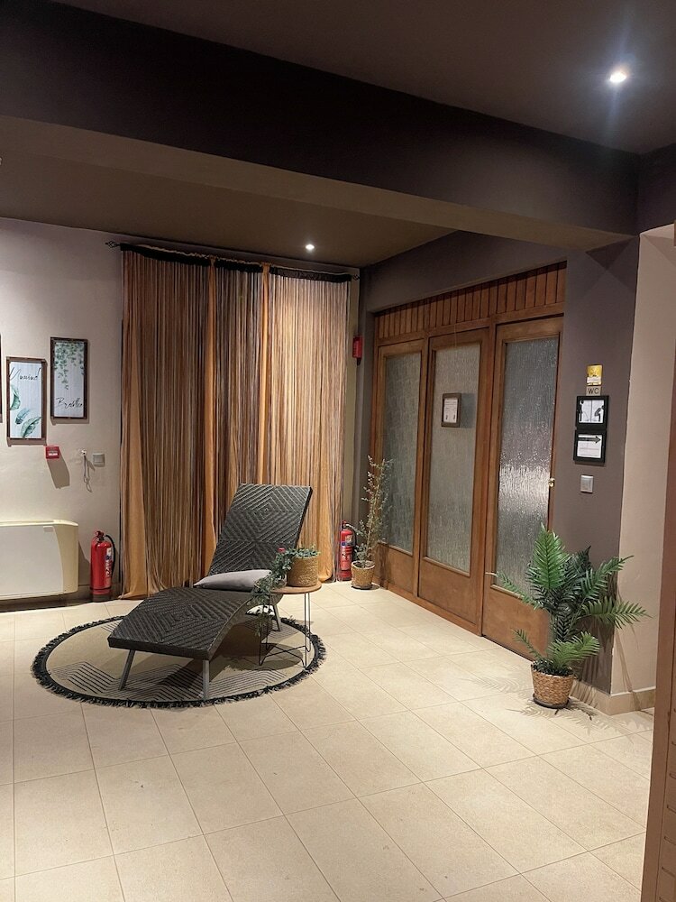 Фото Mont Helmos Hotel