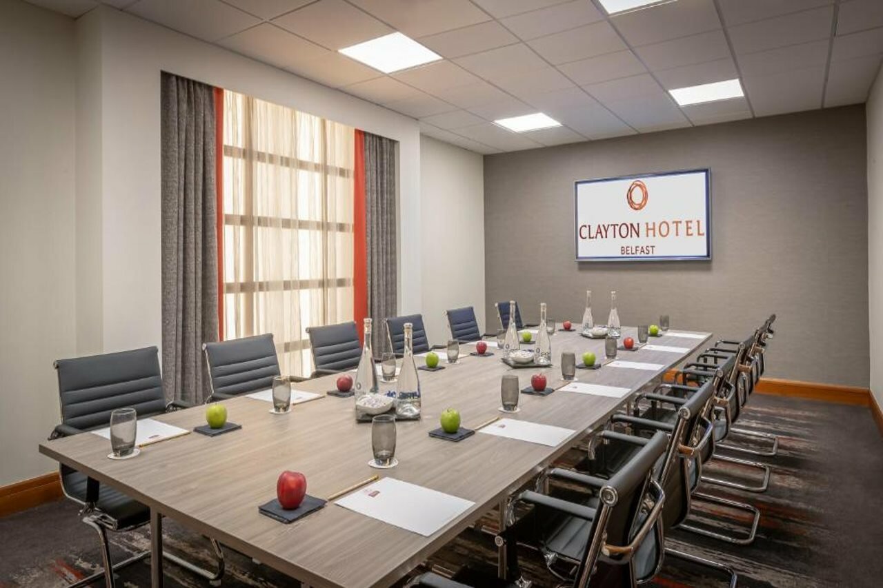 Фото Clayton Hotel Belfast