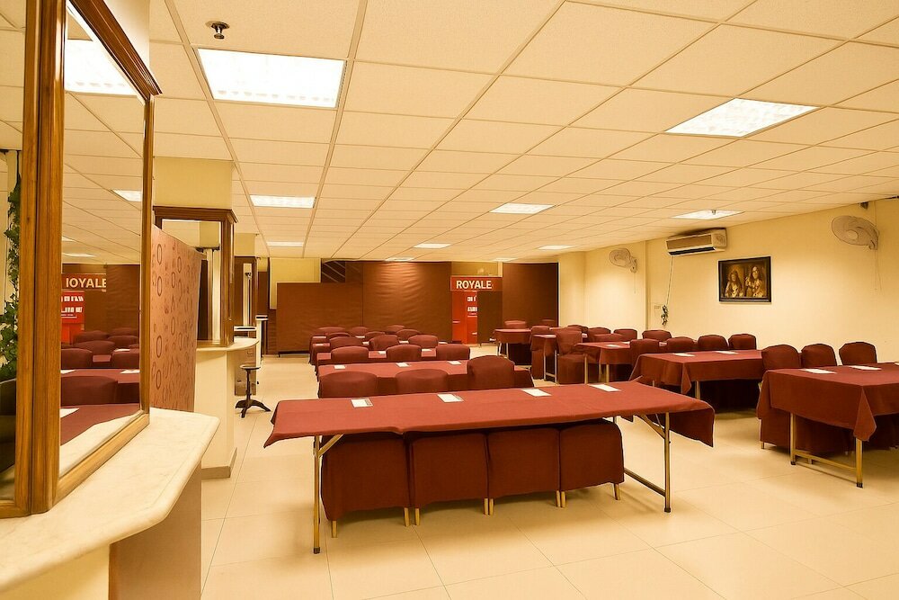 Фото Hotel Tjs Royale