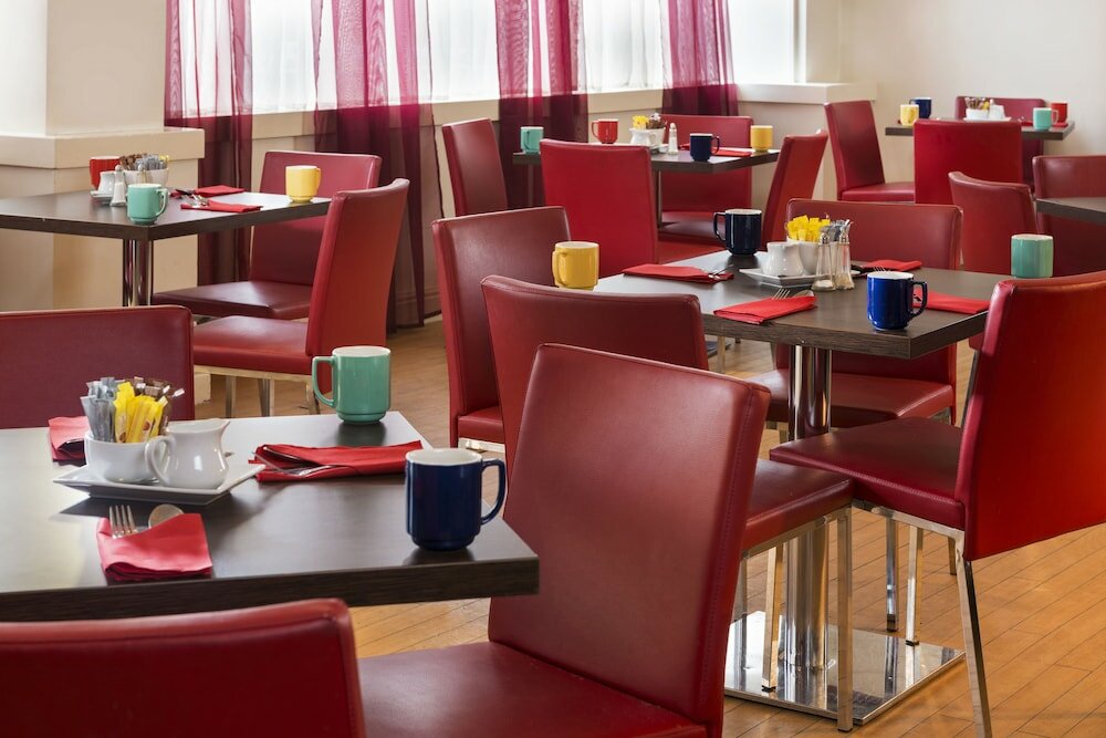 Фото Mercure Cardiff North Hotel