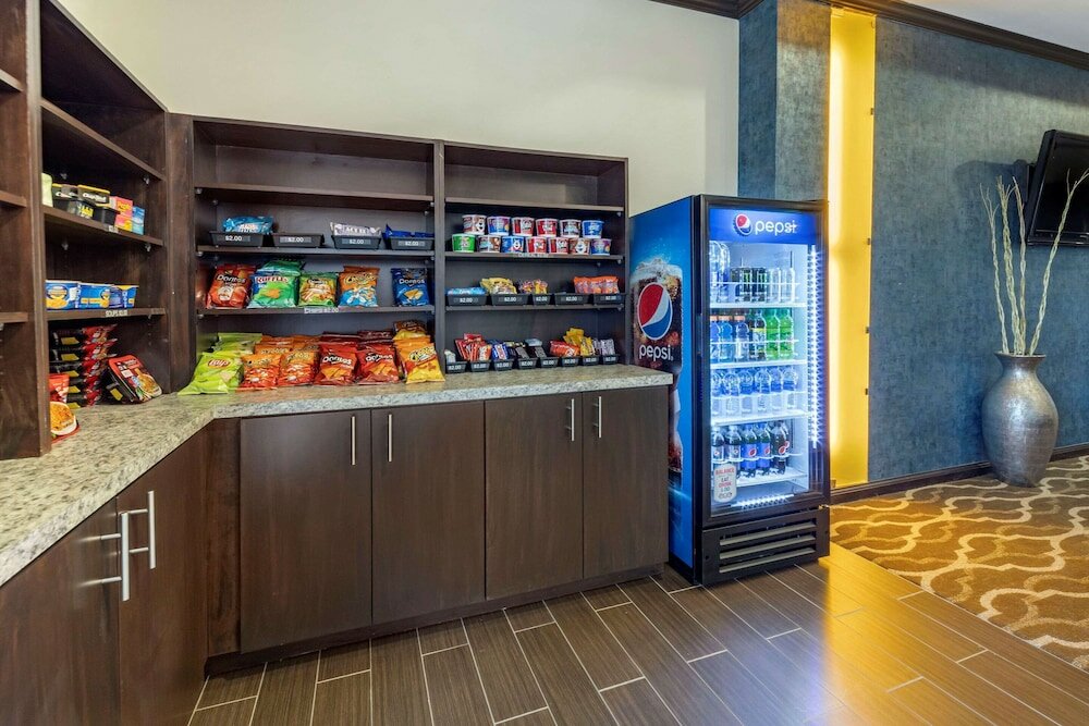 Фото Comfort Inn & Suites Oklahoma City West - I-40