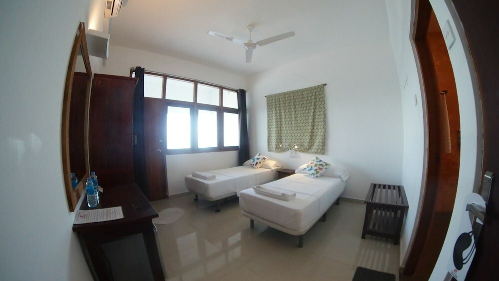 Фото Coral Seas Beach Hikkaduwa