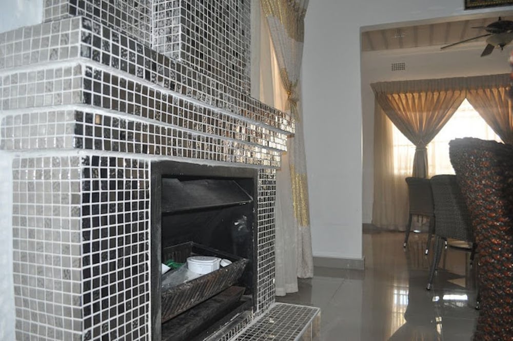 Фото Crown Guest Lodge