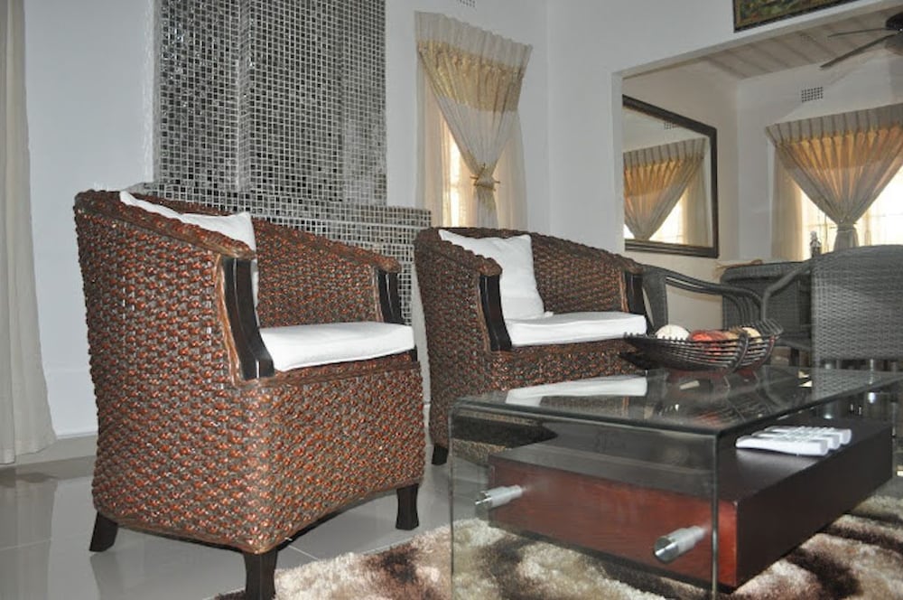 Фото Crown Guest Lodge