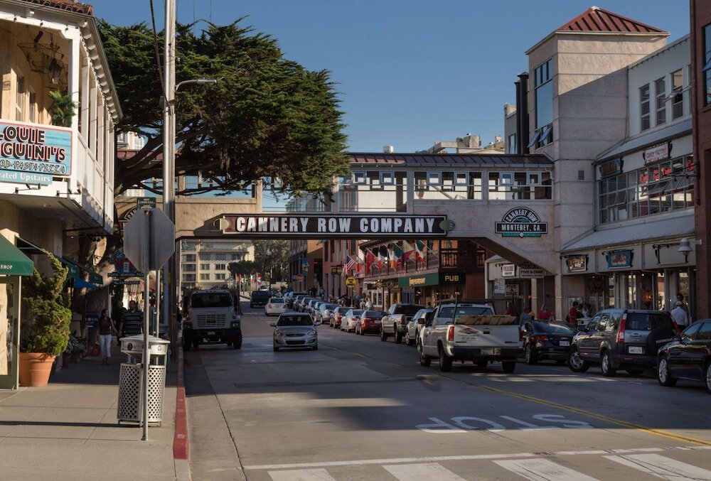 Фото The Monterey Hotel