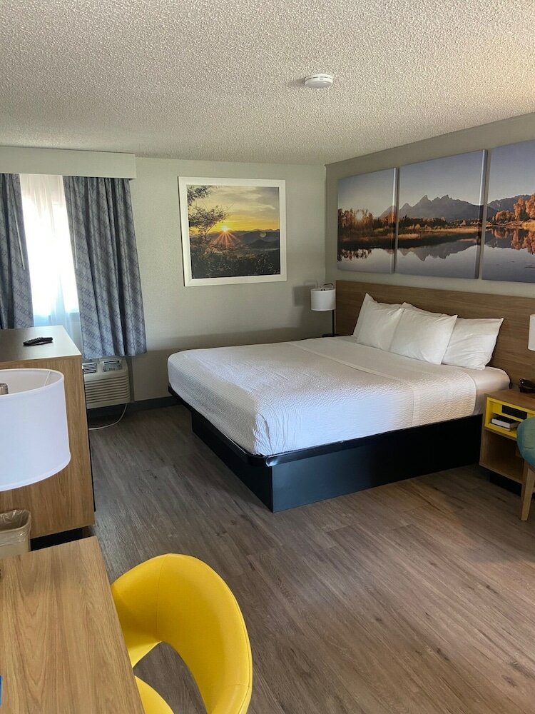 Фото Days Inn by Wyndham Worland