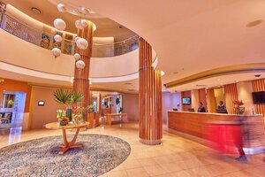 Гостиница Suncoast Hotel & Towers 