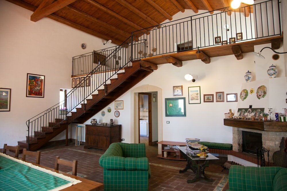 Фото Agriturismo Borgo degli Ulivi