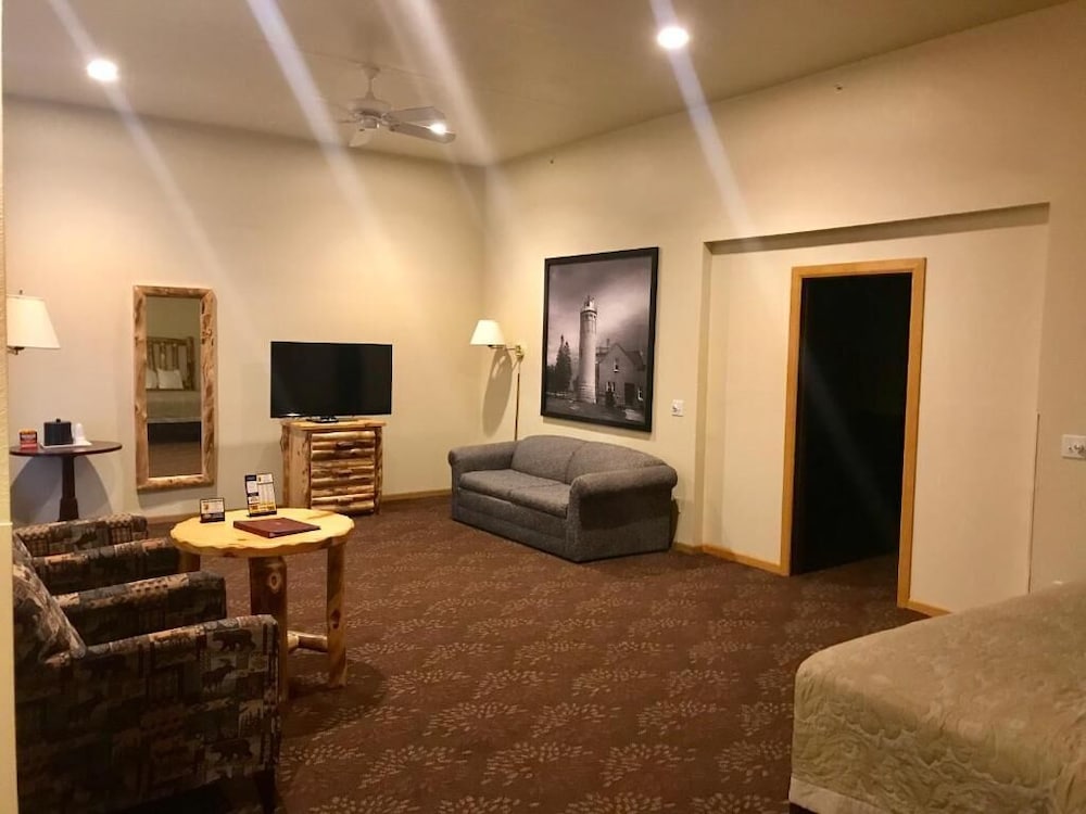 Фото Super 8 by Wyndham Bridgeview of Mackinaw City