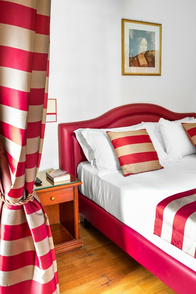 Фото Piazza di Spagna Suites