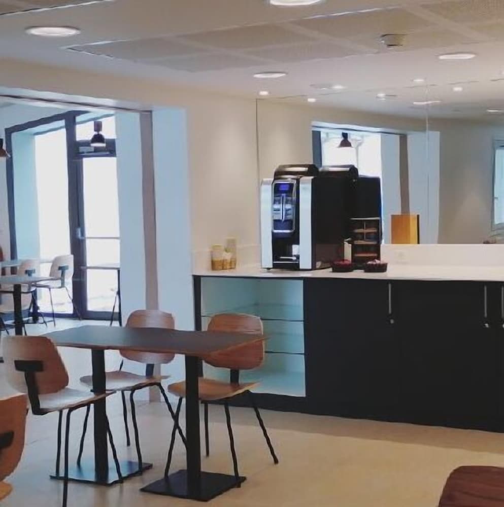 Фото Hôtel Revotel