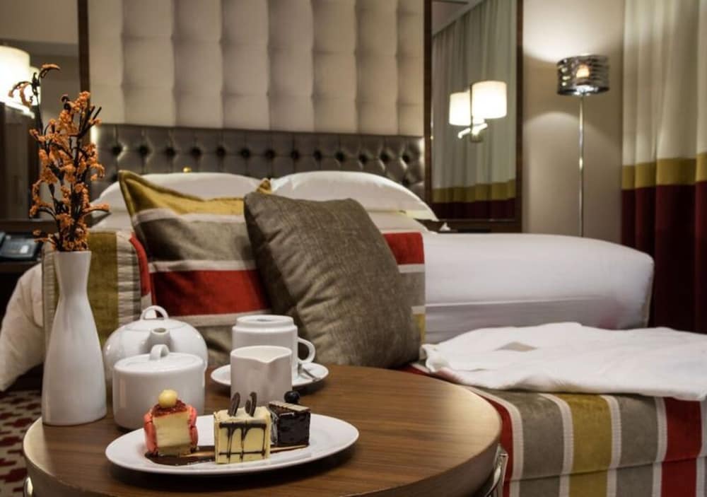 Фото The Envoy Hotel