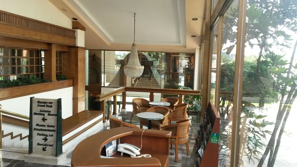 Фото Country Plaza