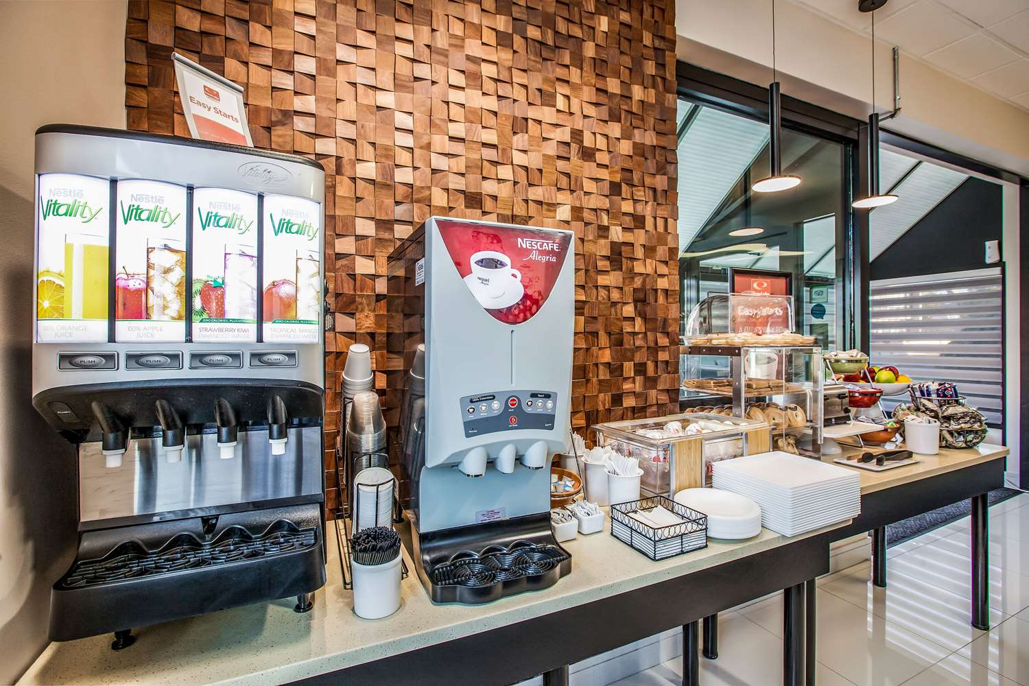 Фото Super 8 by Wyndham Meadowlands