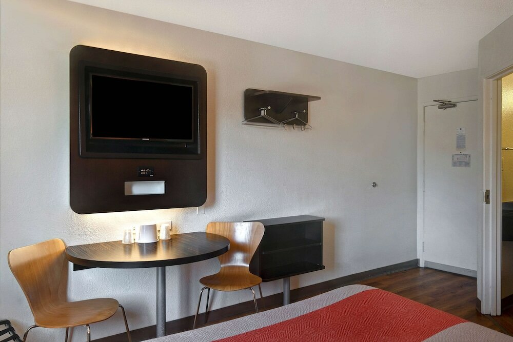 Фото Motel 6 Gilroy, Ca