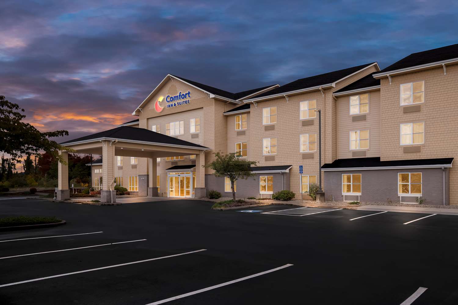 Фото Comfort Inn & Suites Creswell