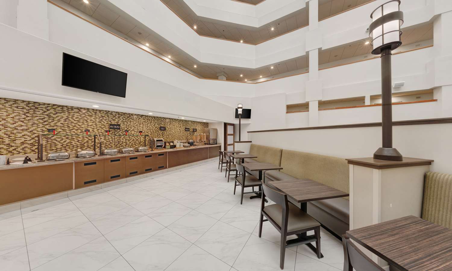 Фото Embassy Suites by Hilton Milwaukee Brookfield