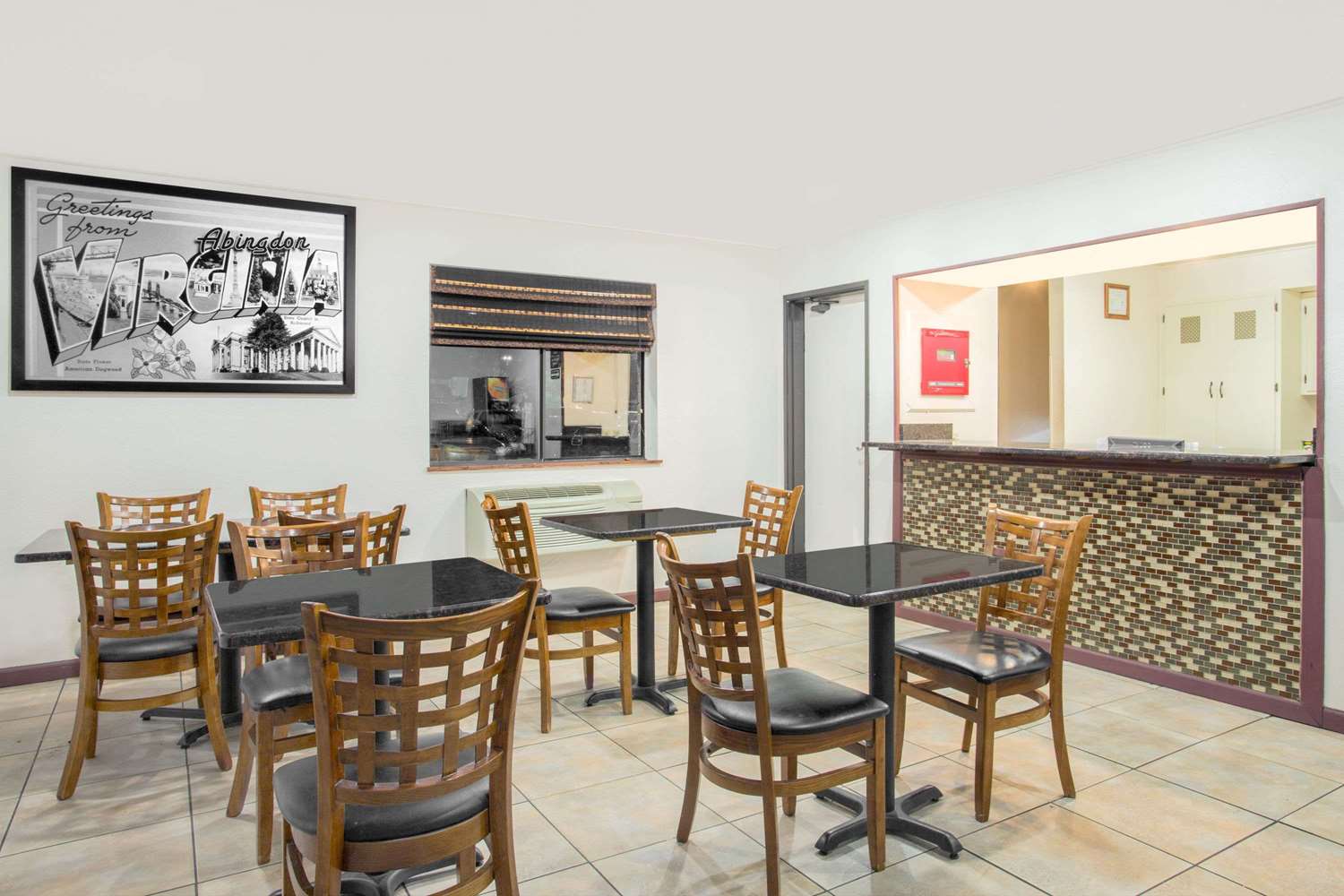 Фото Super 8 by Wyndham Abingdon Va