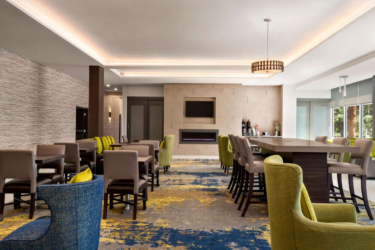 Фото La Quinta Inn & Suites by Wyndham Orlando IDrive Theme Parks