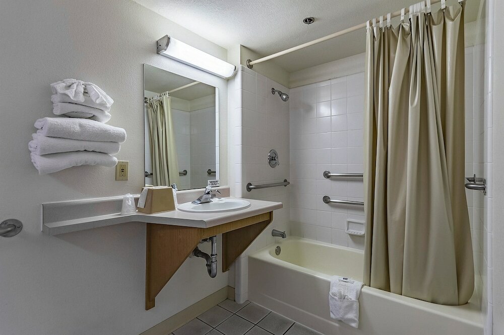 Фото Motel 6 Fresno CA Yosemite Hwy