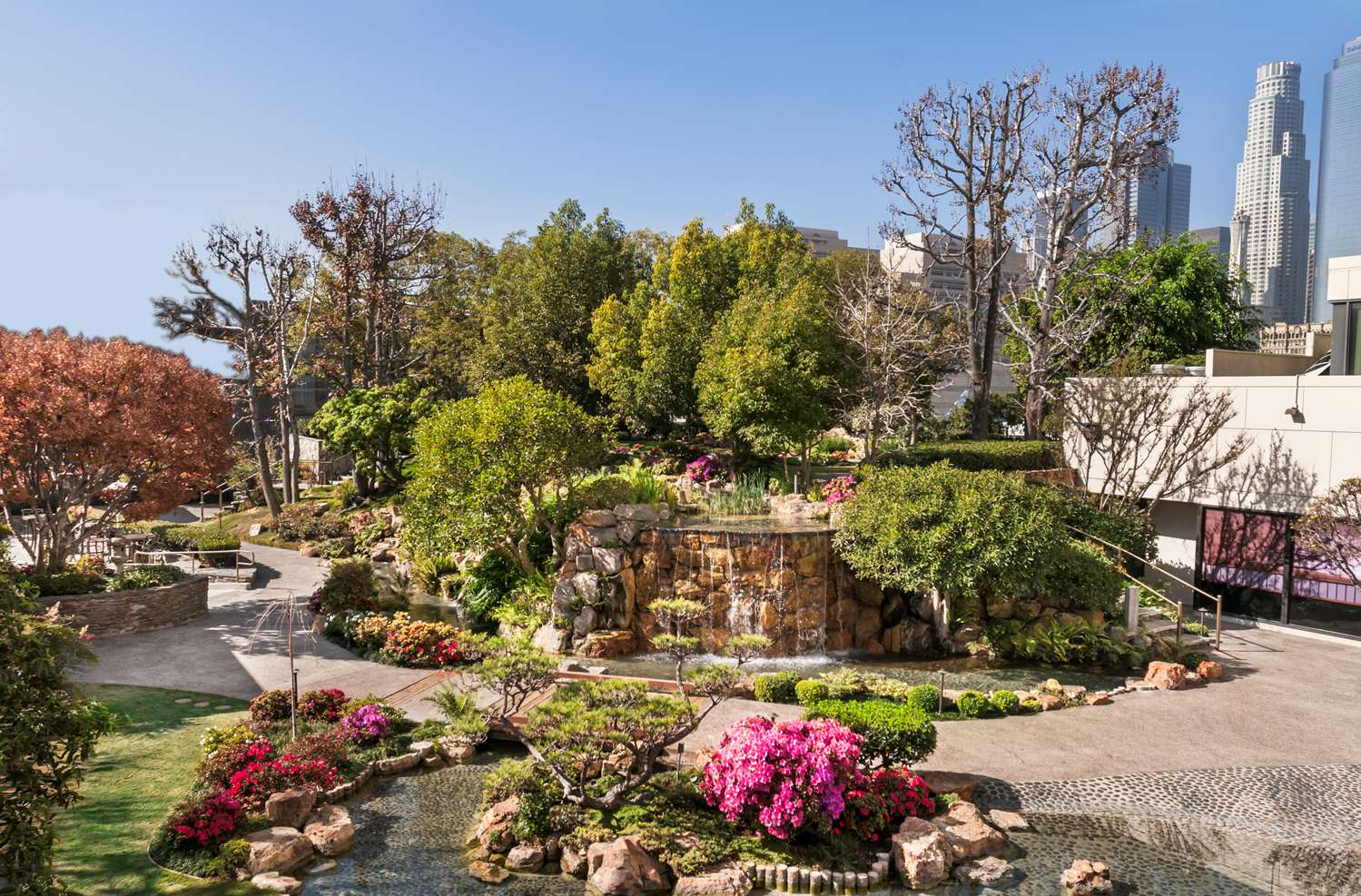 Фото DoubleTree by Hilton Hotel Los Angeles Downtown