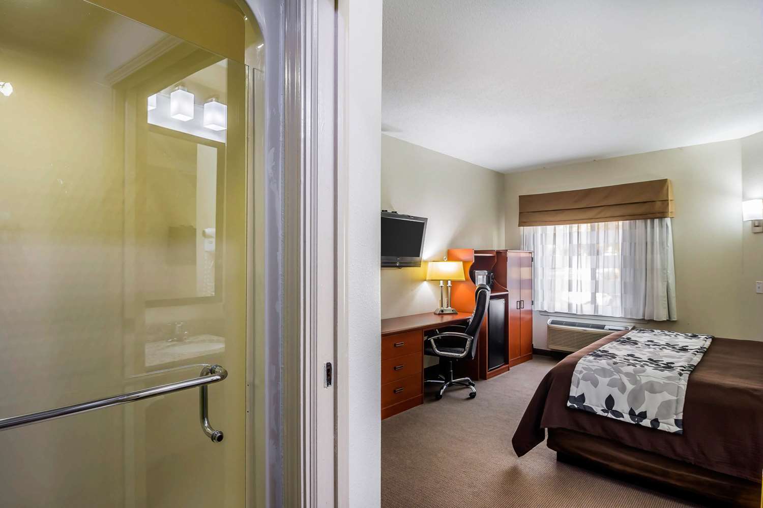 Фото Sleep Inn near The Avenue