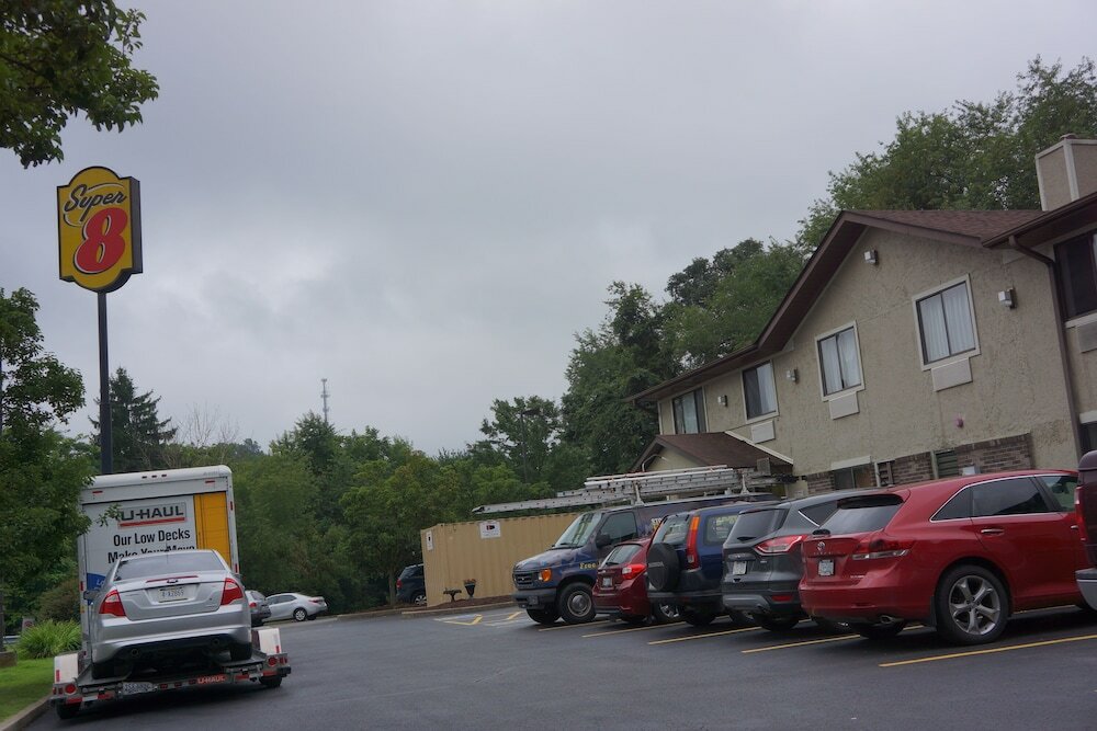 Фото Super 8 by Wyndham Delmont