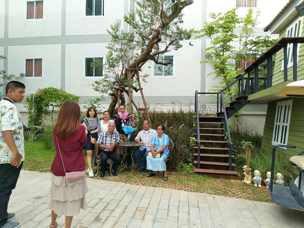 Фото Ploy's Pearl Hotel