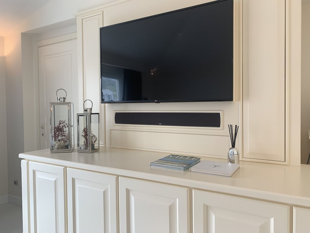 Фото White House Luxury Hospitality