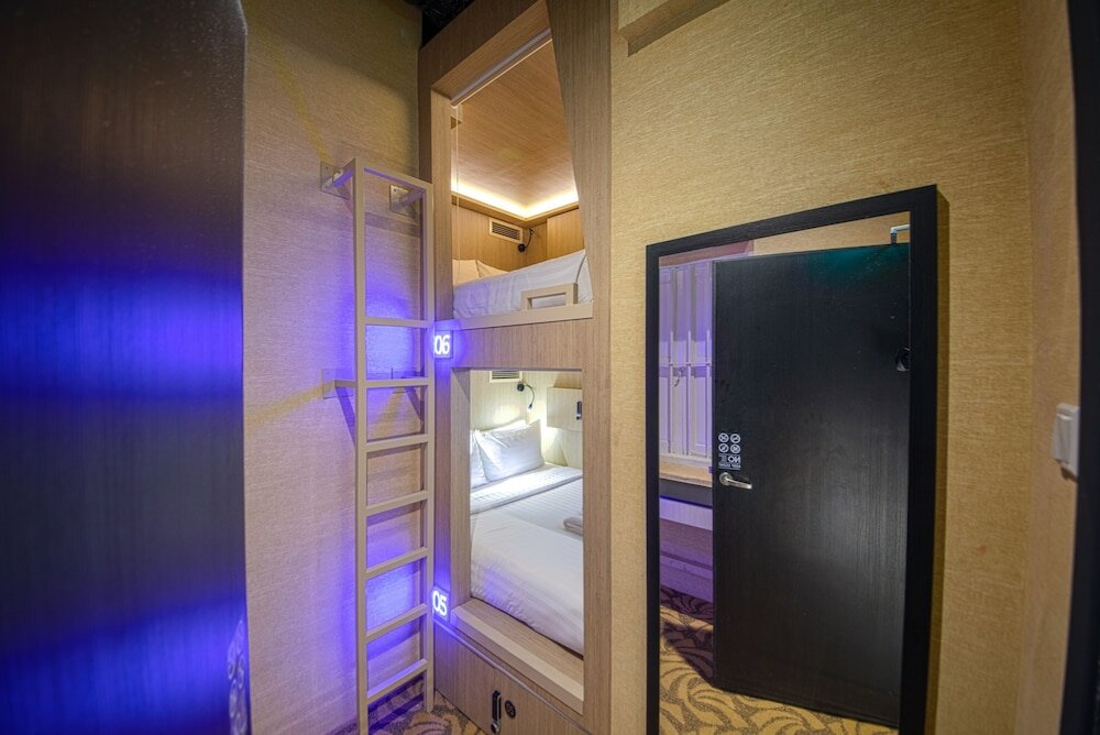 Фото CUBE Boutique Capsule Hotel in Kampong Glam