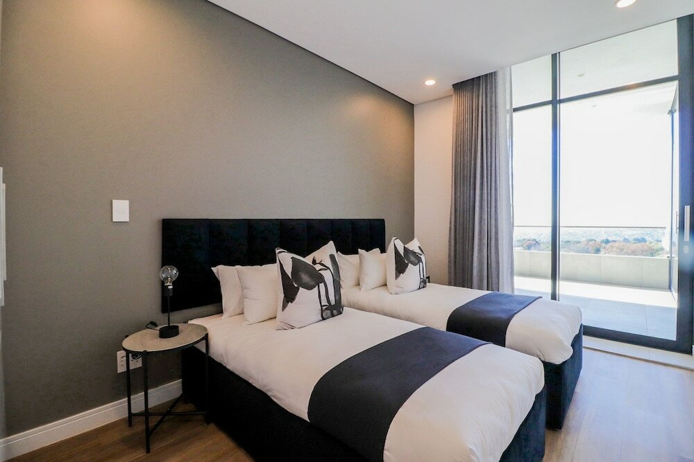 Фото Reserved Suites Illovo