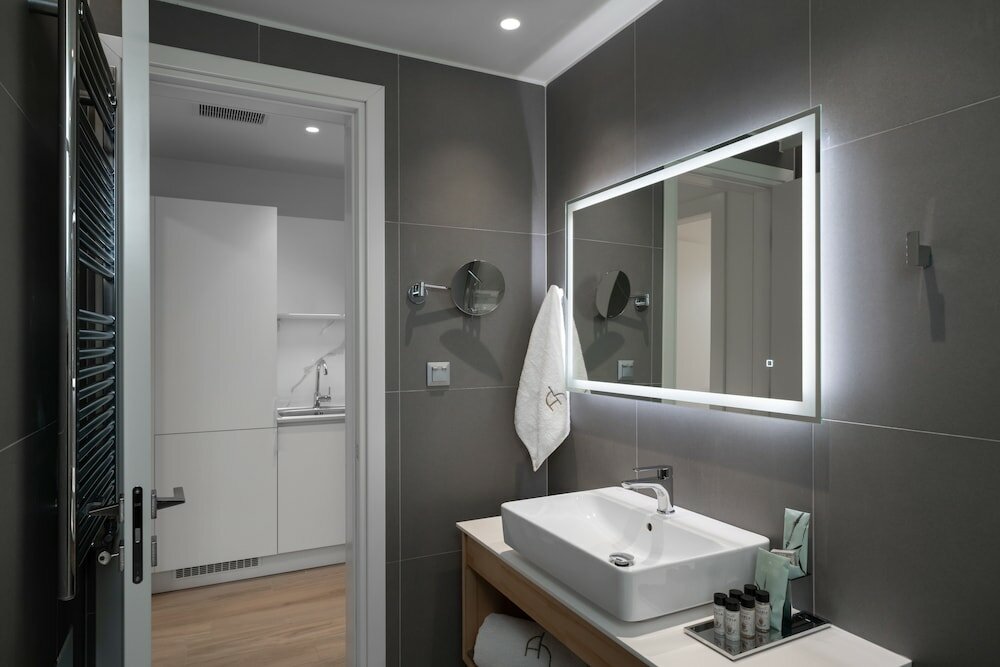 Фото Athens Hill Luxury Apartments