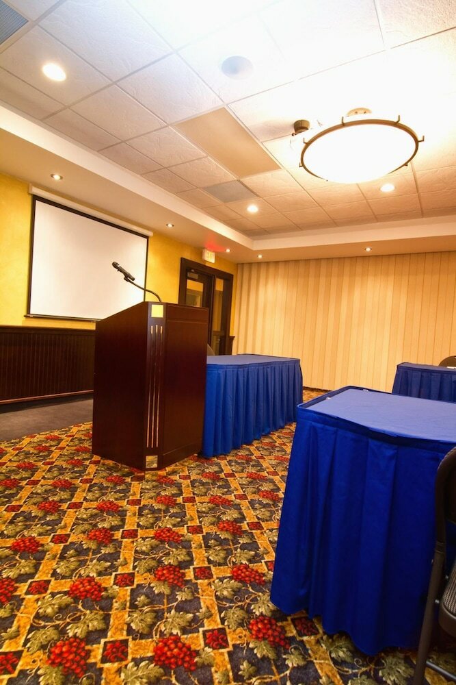 Фото Park West Inn