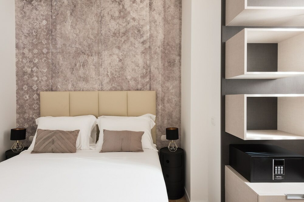 Фото At Forty One