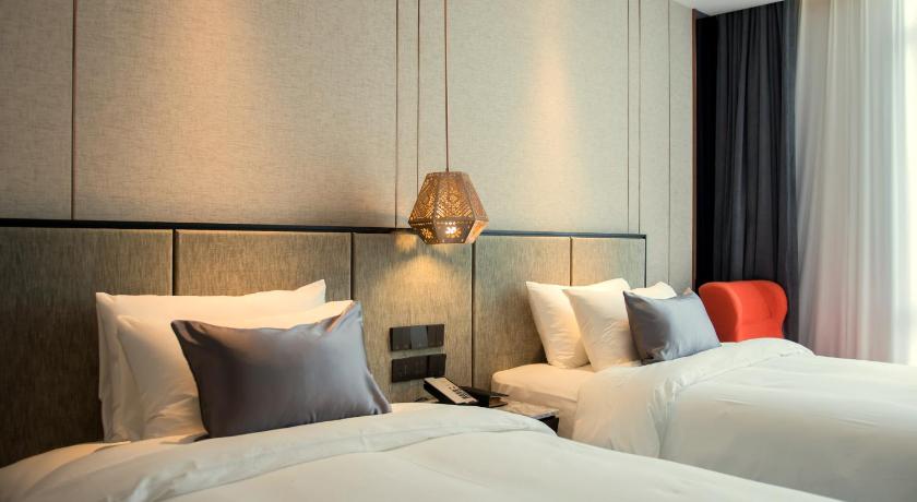 Фото Yitel Premium Shanghai people's Square Nanjing Road Pedestrian Street