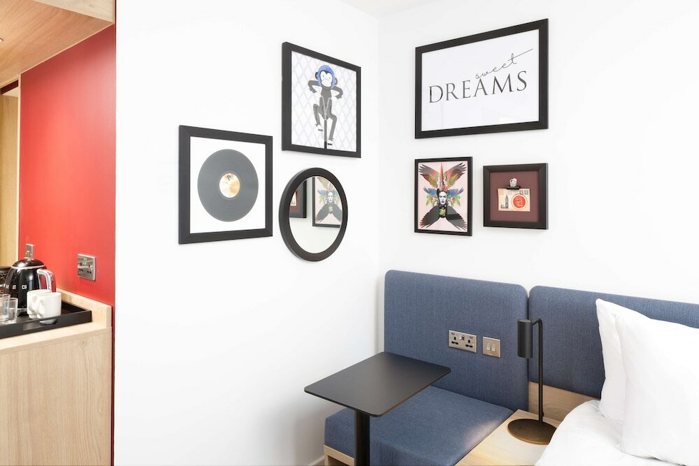 Фото Hampton by Hilton Rochdale