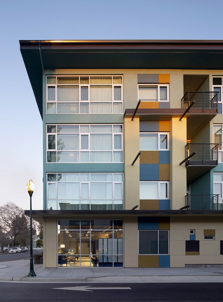 Фото Art House Hotel and Suites